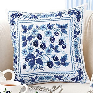 Embroidery kit "embroidery kit cushion blue strawberry 6050" Olympus