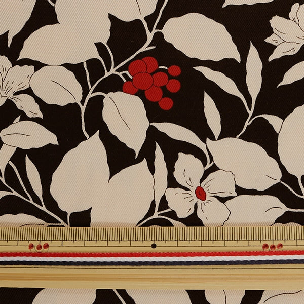 [來自數量5] 織物 “斜紋樹和花卉圖案黑色KSP5541-E” COTTON KOBAYASHI