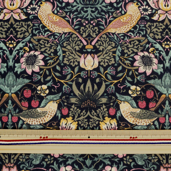 [来自数量5] 织物 “ Moda Fabrics William Morris William Morris草莓小偷锦缎黑色8176-11T”