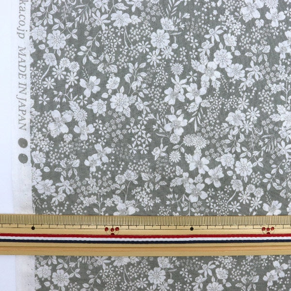 [From quantity 5] Fabric "60 loan FLOWNNYII retro small flower gray NFA-1010-15D" KOKKA